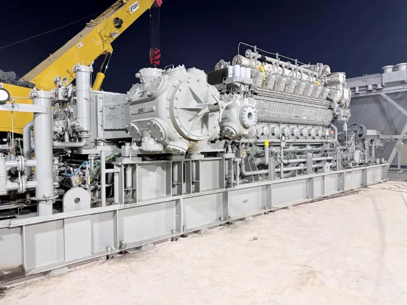 Engine driven reciprocating compressor package on its skid