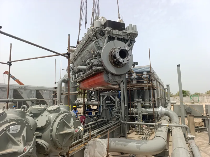Gas engine being set on the compressor package skid