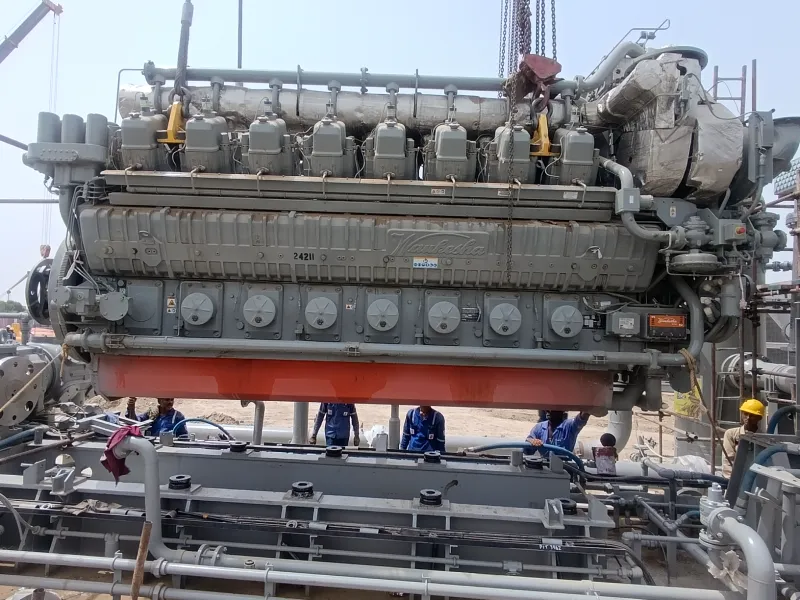 Sixteen cylinder gas engine during package installation